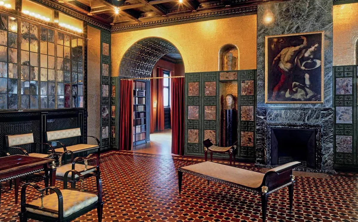 In the Temple of the Self: The Artist's Residence As a Total Work of Art: Europe and America 1800-1948