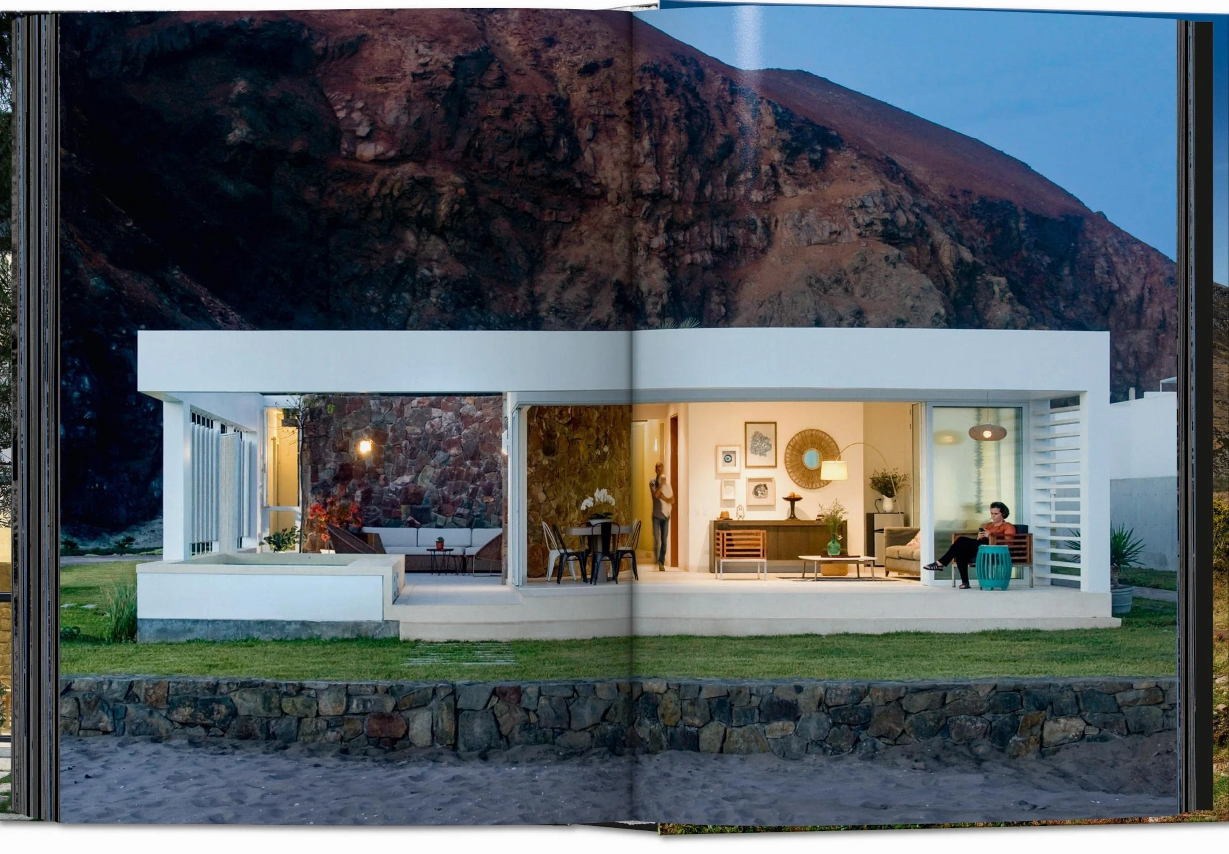 Homes For Our Time: Contemporary Houses around the World. 45th Ed.