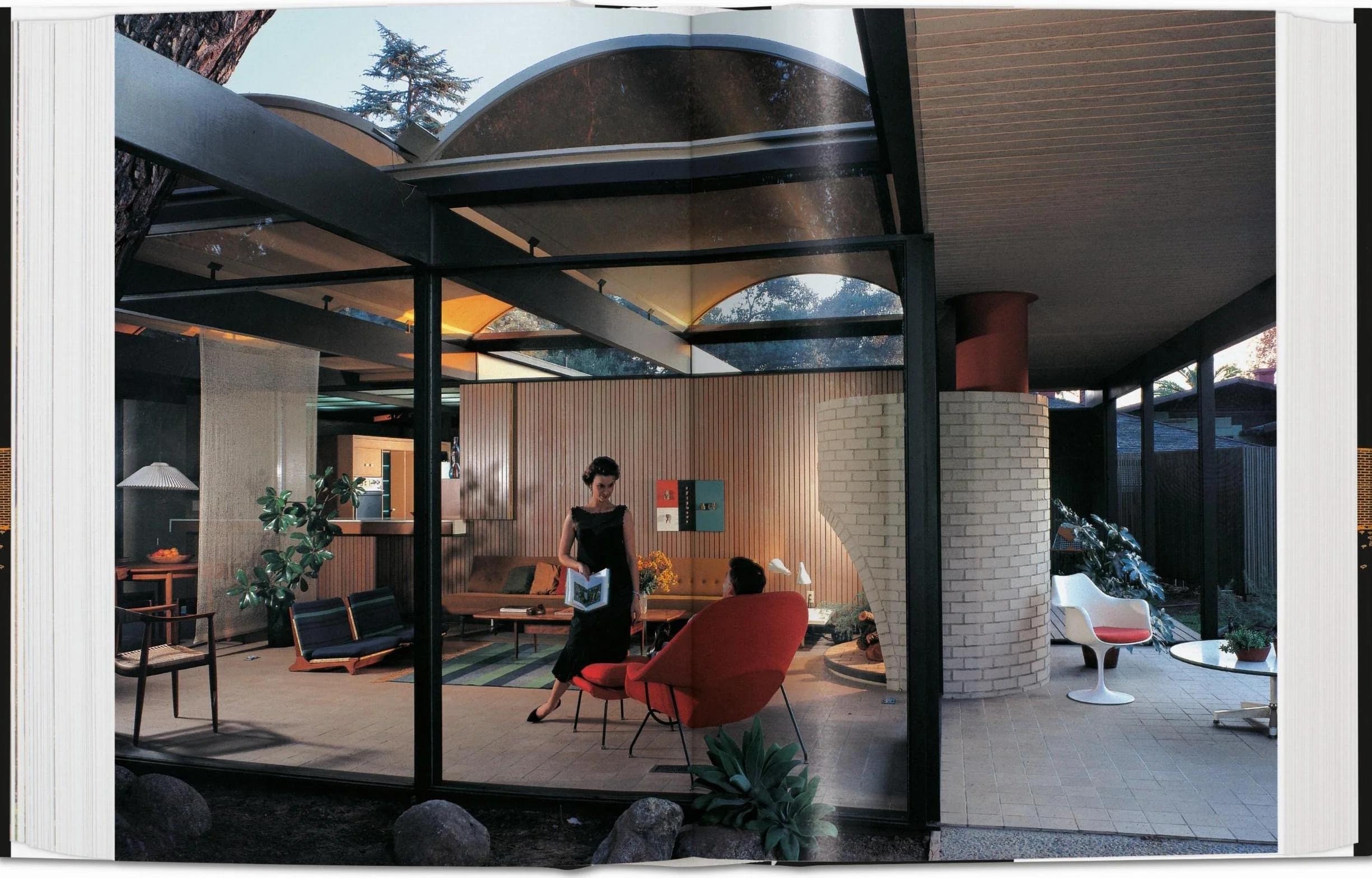 Case Study Houses: The Complete CSH Program 1945-1966. 45th Ed.