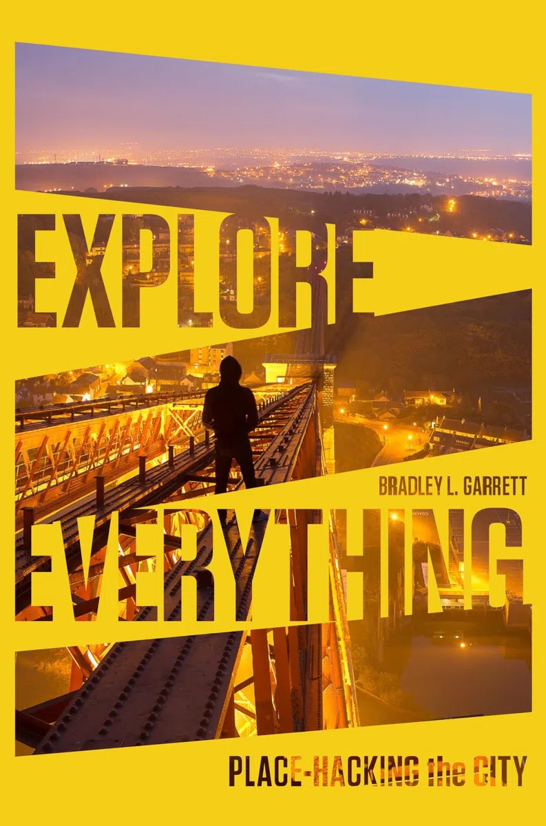 Explore Everything: Place-Hacking the City [Lingua Inglese]