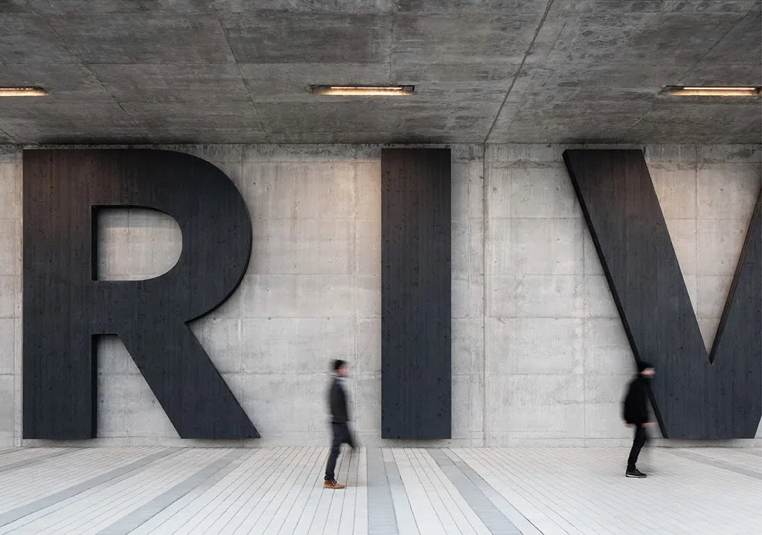 Big type: Graphic Design and Identities with Typographic Emphasis