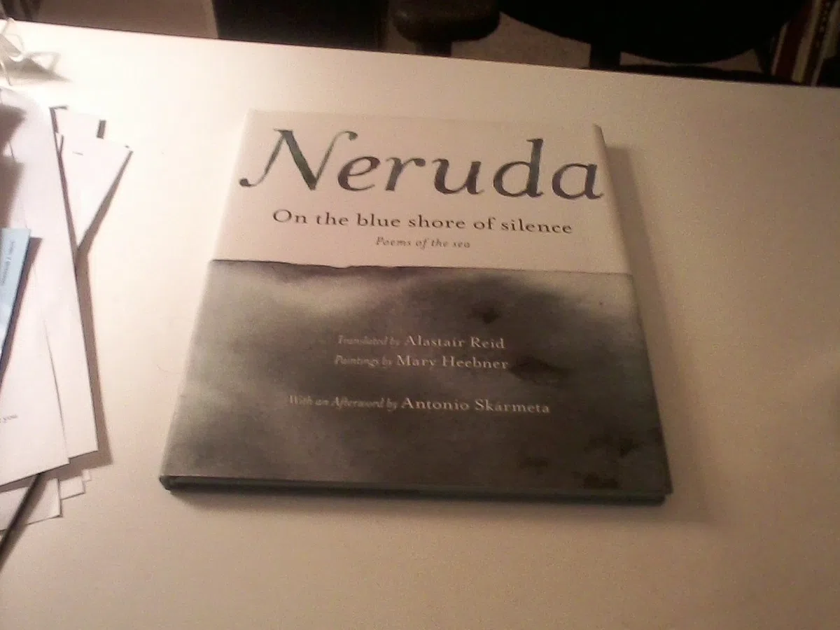 On the Blue Shore of Silence A la Orilla Azul del Silencio (Spanish edition): Poemas frente al mar (Bilingual)